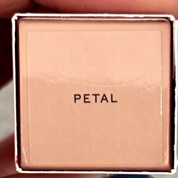 Westman Atelier Lip Suede Hydrating Matte Lipstick with Hyaluronic Acid PETAL. - Picture 7 of 9